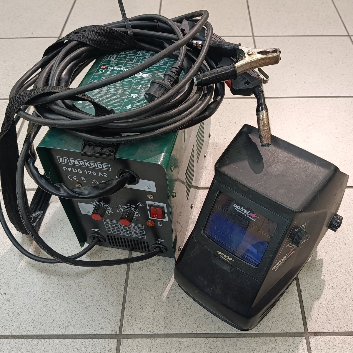 Fülldraht-Schweißgerät Parkside PFDS 120 A2 mit Automatik-Schweißhelm mieten in Grödig bei Salzburg